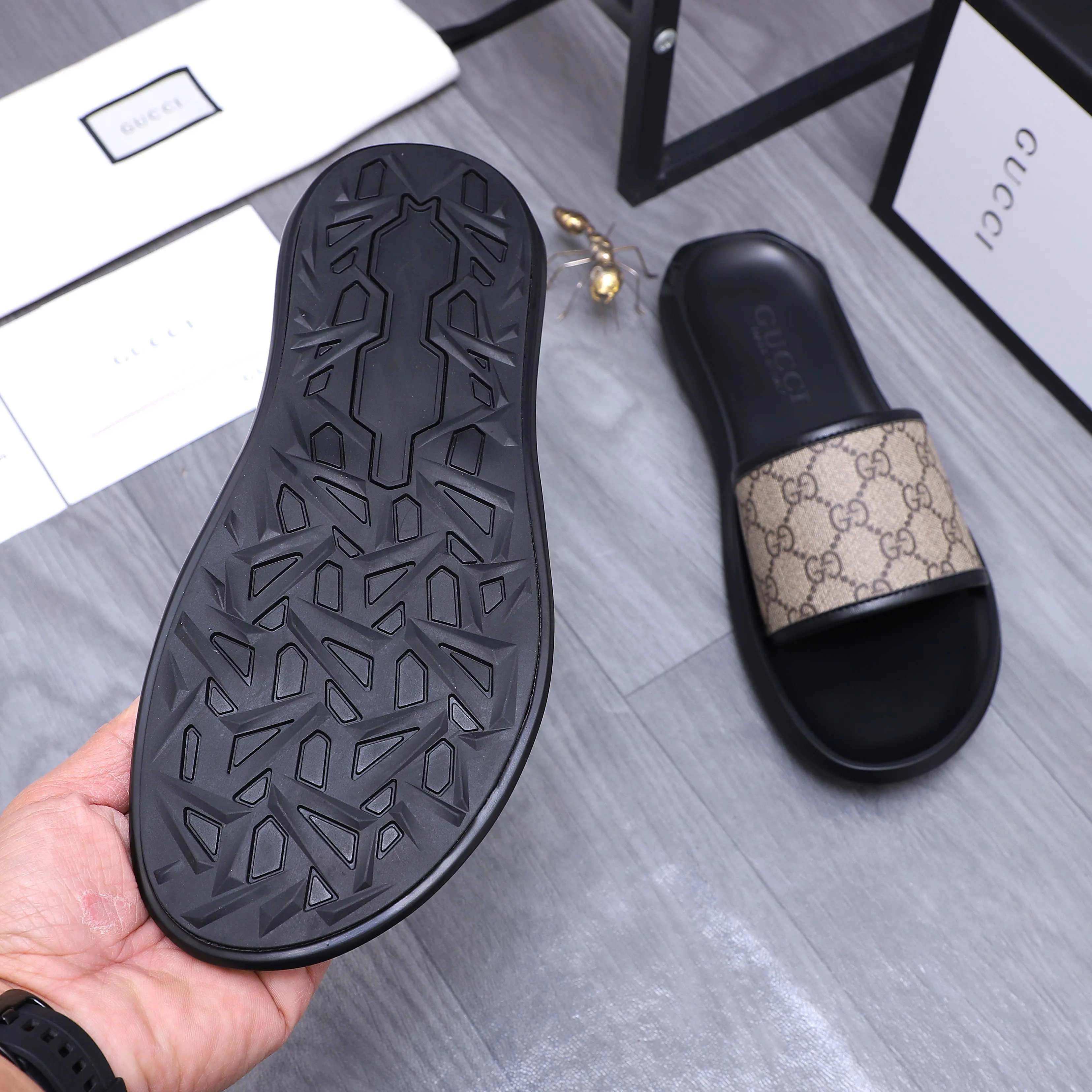 Men's shoes 💰280 Product trademark: GUCCI "Gucci" slippers Regular size: 38-44 (45.46 custom-made, non-returnable) Product materials: Selected cowhide printed upper, instep imitation leather lining, original outsole